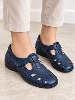 Soft Step Women's Blue Leather Comfort Shoes US 12